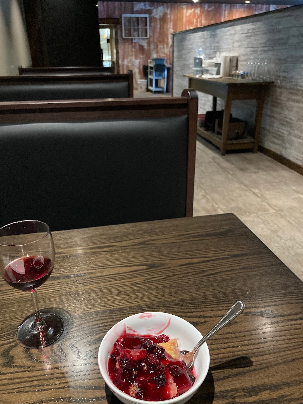 The Wagon Wheel | restaurant | 602 E Market St, Lacygne, KS 66040, USA | 9137572000 OR +1 913-757-2000