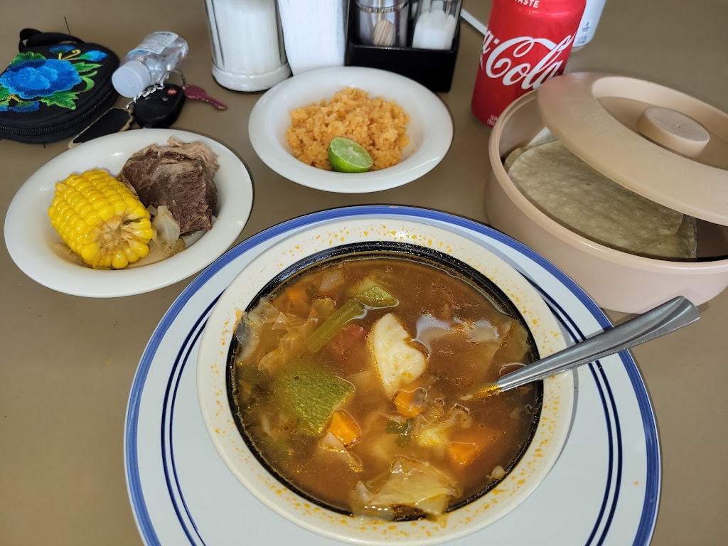 El Rincon De Veronica | restaurant | 230 Washington St, Eagle Pass, TX 78852, USA | 8307733301 OR +1 830-773-3301