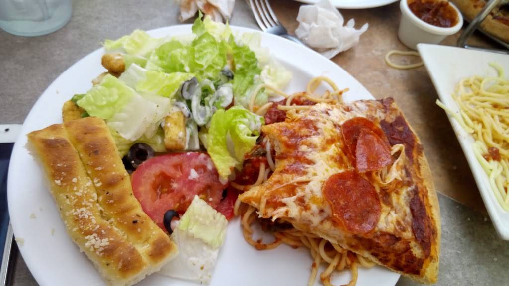 Pizza Club | restaurant | Calle Novena 818, Colas Delmatamoros, 22204 Tijuana, B.C., Mexico | 016646297156 OR +52 664 629 7156