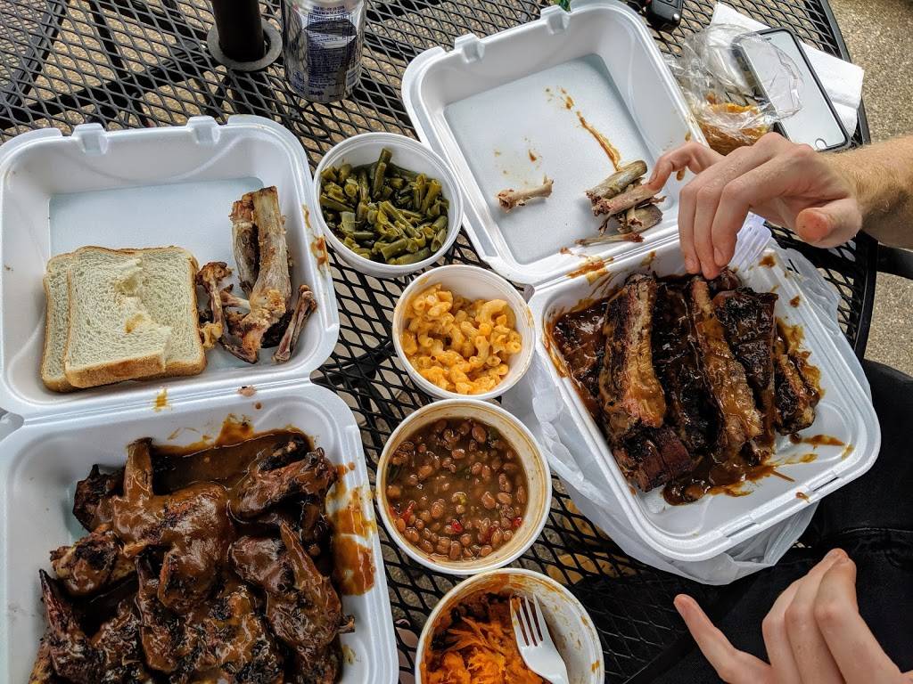 Showcase Barbeque | restaurant | 6800 Frankstown Ave #1370, Pittsburgh, PA 15208, USA | 4123617469 OR +1 412-361-7469