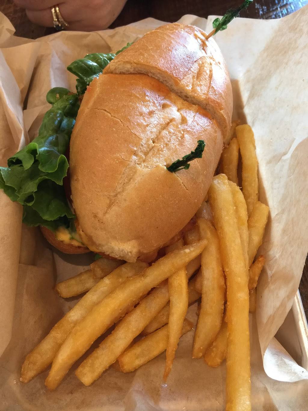 Fish District | restaurant | 26541 Aliso Creek Rd, Aliso Viejo, CA 92656, USA | 9494480566 OR +1 949-448-0566