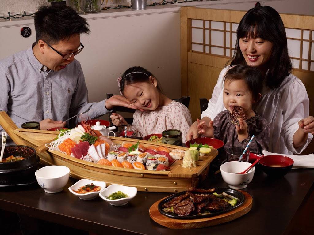 Oyaji Sushi | restaurant | 10341 Yonge St, Richmond Hill, ON L4C 3C1, Canada | 9052376272 OR +1 905-237-6272