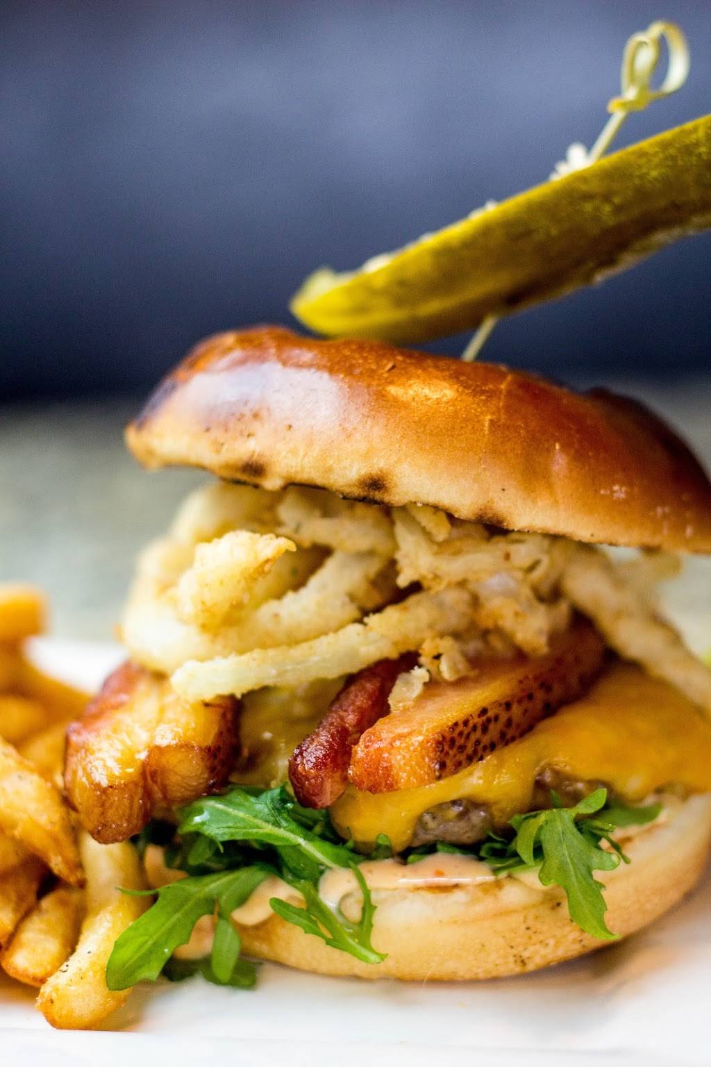 Captain Bills Gulfside Tavern | restaurant | 145 107th Ave, Treasure Island, FL 33706, USA | 7273173940 OR +1 727-317-3940