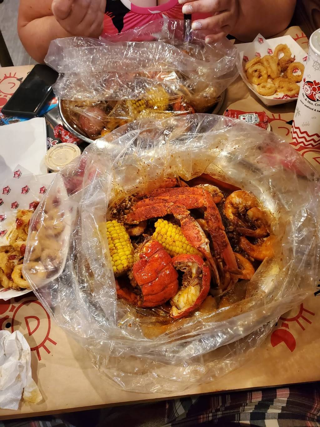 Mr. & Mrs. Crab | restaurant | 7220 S Orange Blossom Trail, Orlando, FL 32809, USA | 4072334945 OR +1 407-233-4945