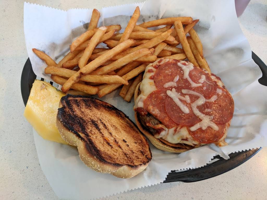 Love Shack | restaurant | 8244 Woolmarket Rd, Biloxi, MS 39532, USA | 2283962181 OR +1 228-396-2181