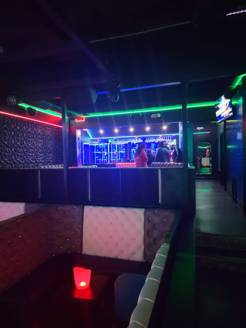 Sky Blue Lounge | restaurant | 8081 Georgia Ave SUITE C, Silver Spring, MD 20910, USA | 2402425765 OR +1 240-242-5765