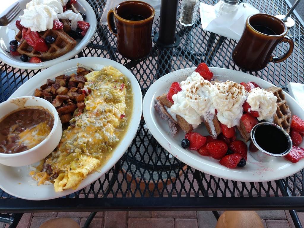 Tia Betty Blues | cafe | 1248 San Mateo Blvd SE, Albuquerque, NM 87108, USA | 5052681955 OR +1 505-268-1955