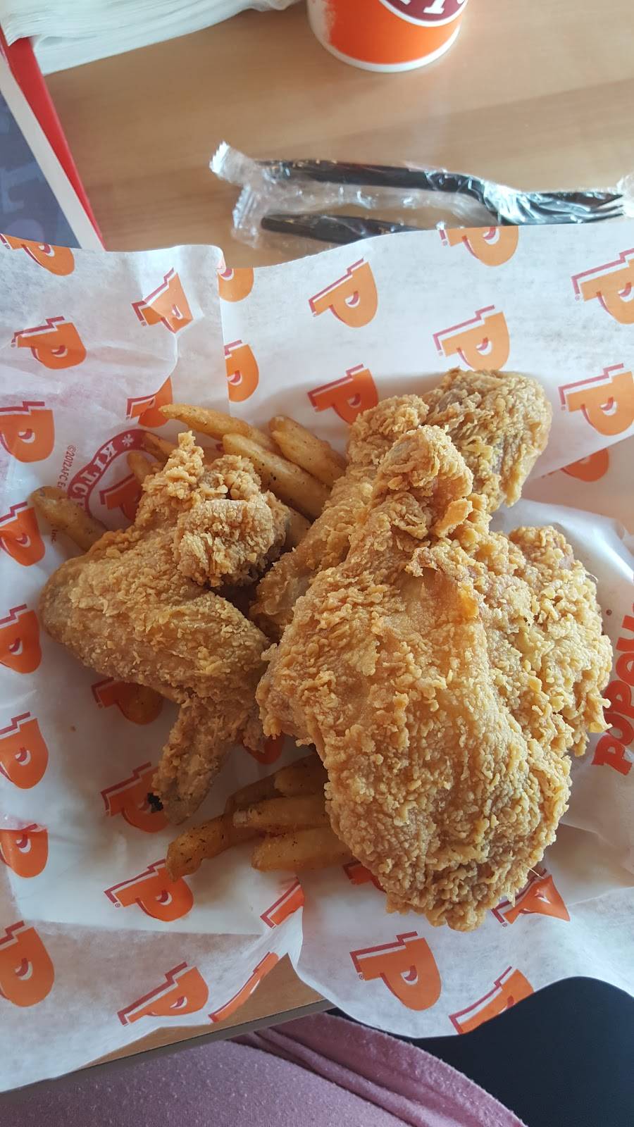 Popeyes Louisiana Kitchen | restaurant | 2710 Lee Blvd, Lehigh Acres, FL 33971, USA | 9413683342 OR +1 941-368-3342