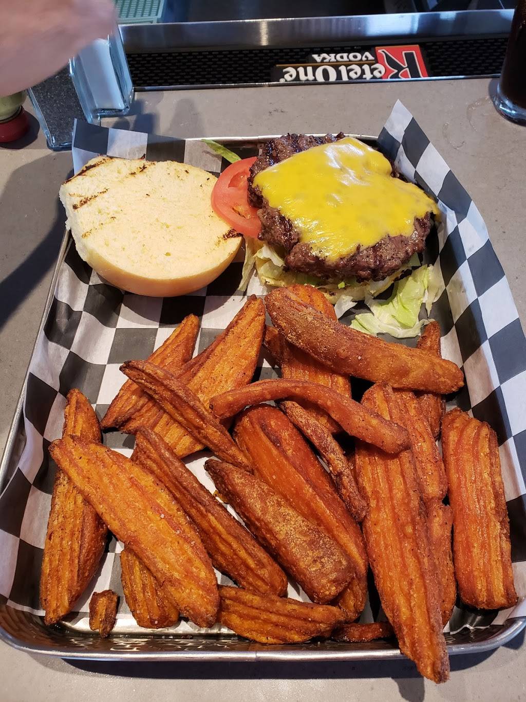 Maxs Bar & Grill | restaurant | 25 Matilda Terrace, Long Branch, NJ 07740, USA | 7325710248 OR +1 732-571-0248