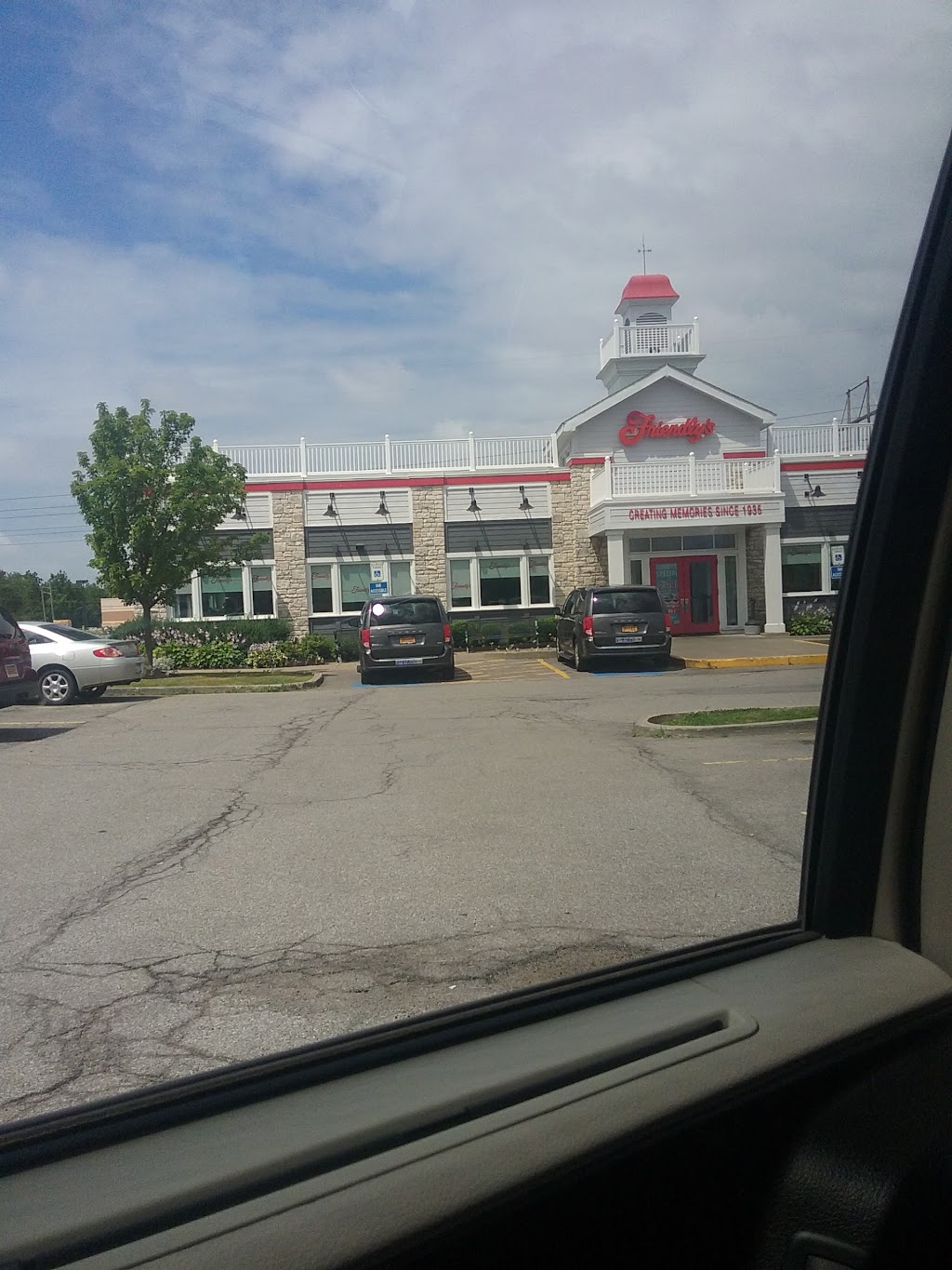 Friendlys | restaurant | 3540 McKinley Pkwy, Blasdell, NY 14219, USA | 7163326041 OR +1 716-332-6041