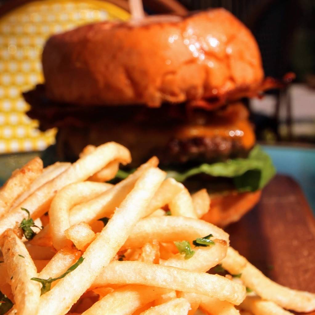 The Burger Bitch | restaurant | 21058 Pacific Coast Hwy Lot 579, Space 110, Huntington Beach, CA 92648, USA | 7144081614 OR +1 714-408-1614