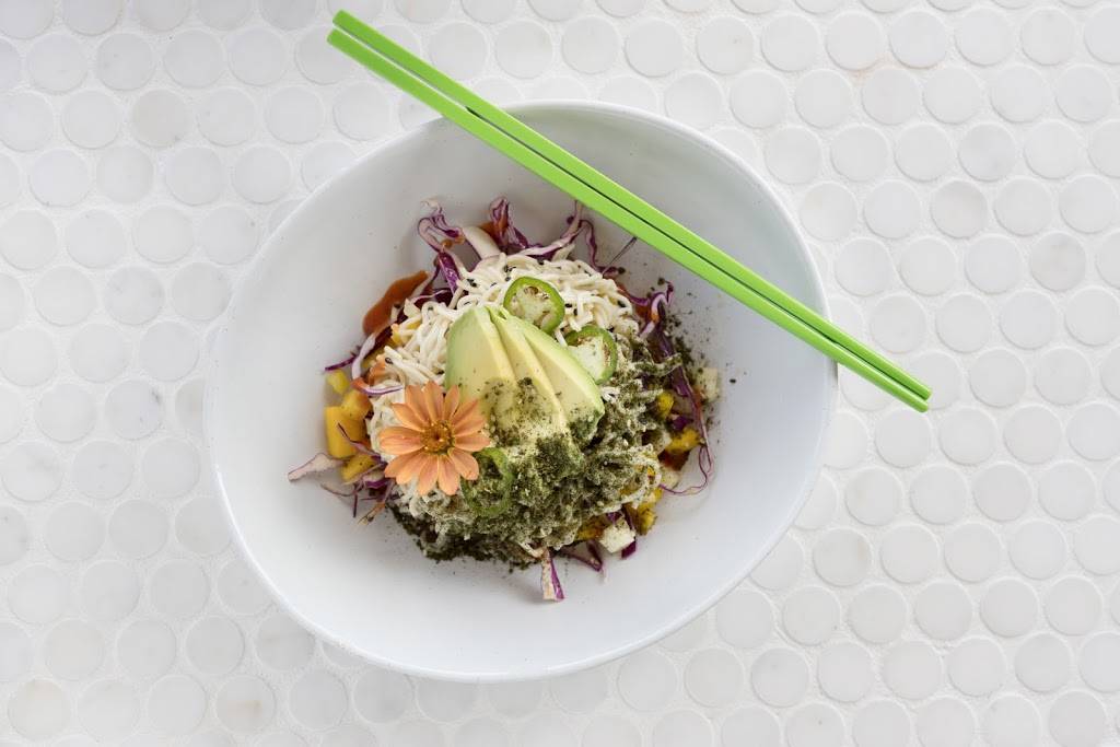 Lacuna Juice And Yoga | restaurant | 2590 Lawrence St, Denver, CO 80205, USA | 7208995644 OR +1 720-899-5644