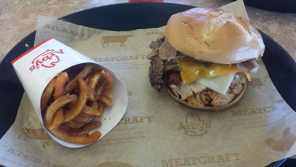 Arbys | restaurant | 1546 Vierling Dr E, Shakopee, MN 55379, USA | 9524036677 OR +1 952-403-6677