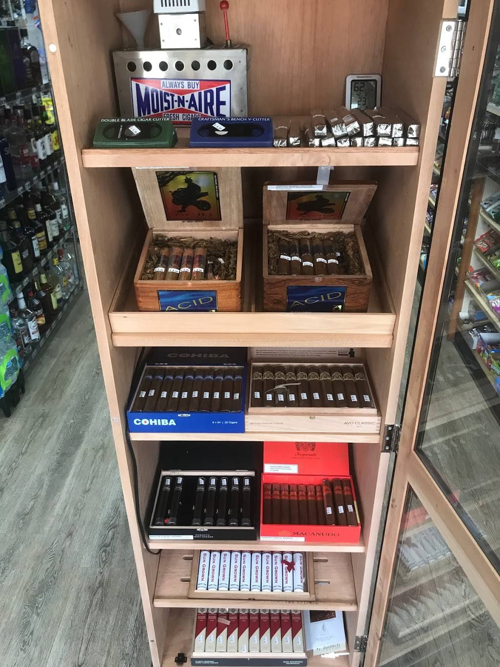 Leonards Market | restaurant | 4 W Elmwood Ave, Leonard, MI 48367, USA | 2486282915 OR +1 248-628-2915