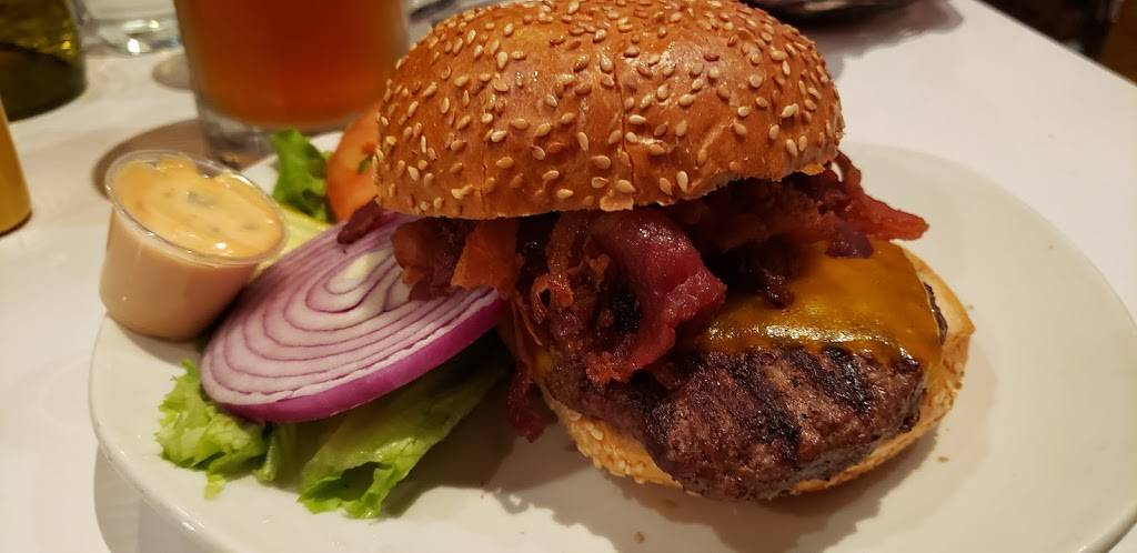 Barneys Gourmet Hamburgers | meal takeaway | 5819 College Ave, Oakland, CA 94618, USA | 5106010444 OR +1 510-601-0444