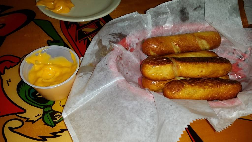 Wings Etc. | restaurant | 55 S Raceway Rd #800, Indianapolis, IN 46231, USA | 3172730850 OR +1 317-273-0850