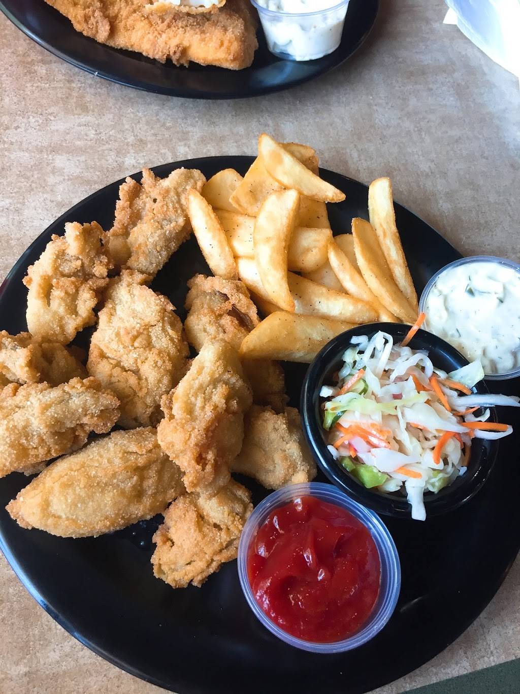 Shiver Me Pinchers Seafood | restaurant | 812 S Kings Hwy, Myrtle Beach, SC 29577, USA | 8432131056 OR +1 843-213-1056