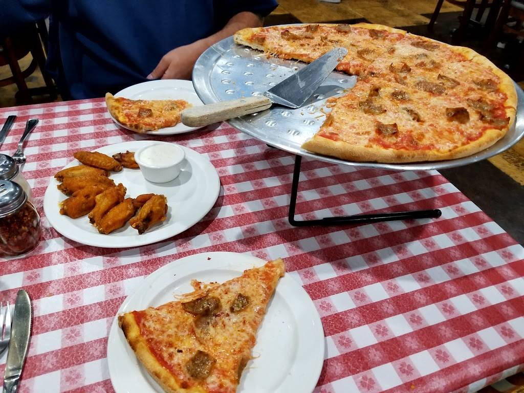 Carmines Pizza Kitchen | restaurant | 2520 W Horizon Ridge Pkwy, Henderson, NV 89052, USA | 7027342188 OR +1 702-734-2188