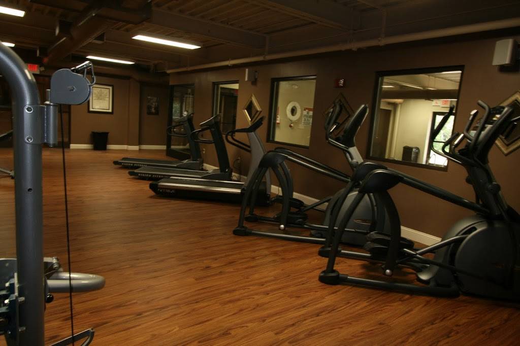 Colonial Hotel | restaurant | 625 Betty Spring Rd, Gardner, MA 01440, USA | 9786302500 OR +1 978-630-2500