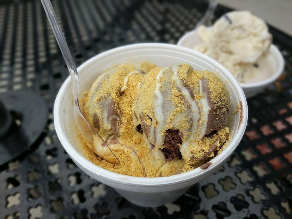 Chill Out Ice Cream Parlor | restaurant | 606 Gold Star Hwy, Shenandoah, PA 17976, USA | 5704621100 OR +1 570-462-1100