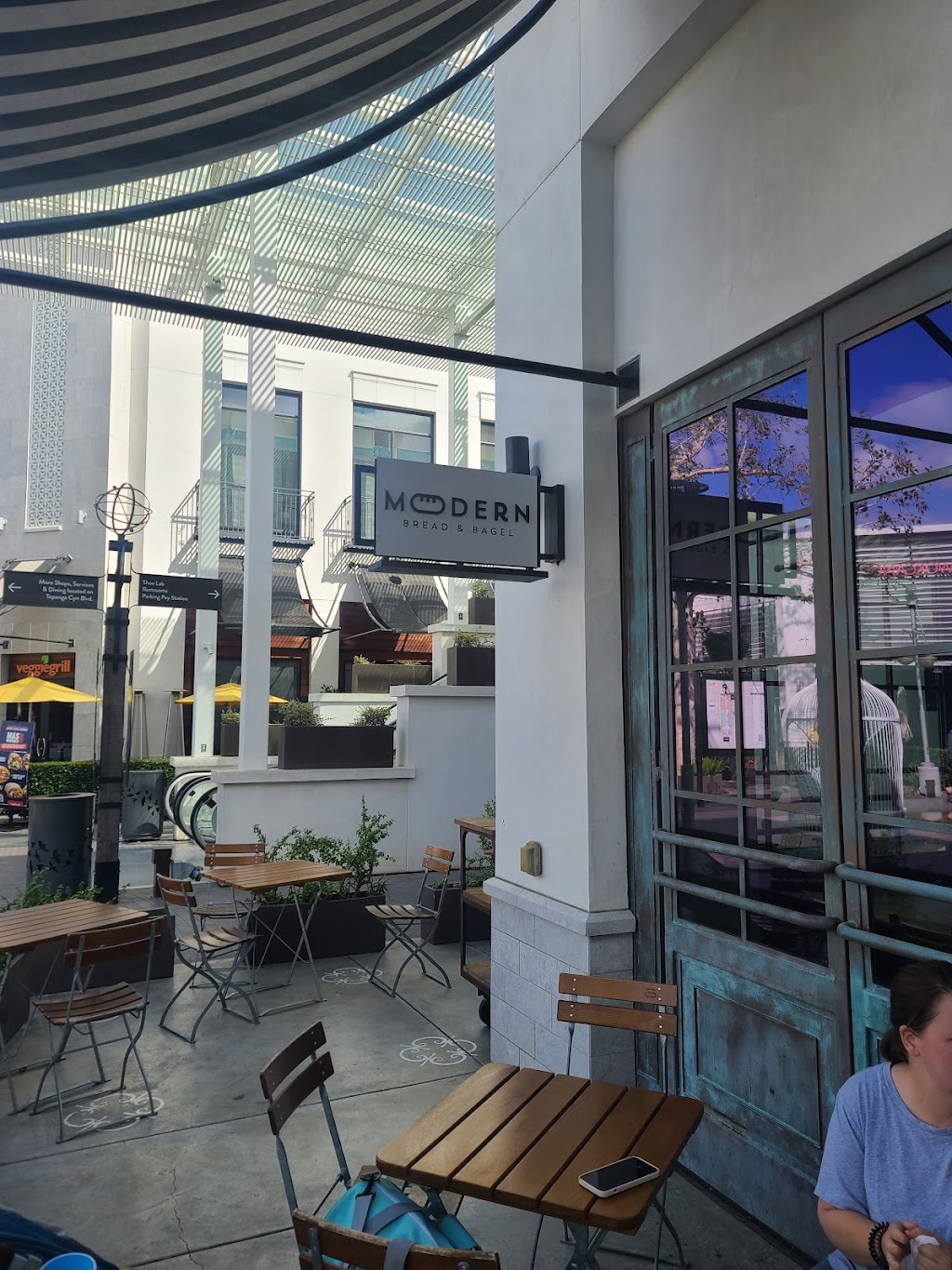 Modern Bread and Bagel | bakery | 6256 CA-27 #1200, Woodland Hills, CA 91367, USA | 8184744171 OR +1 818-474-4171