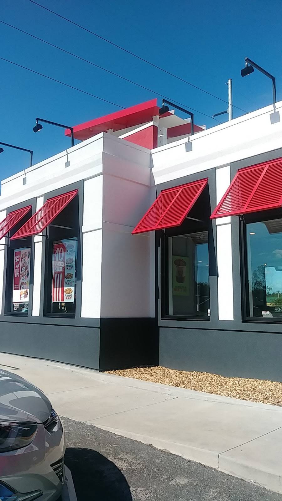 KFC | restaurant | 700 N 14th St, Leesburg, FL 34748, USA | 3527877590 OR +1 352-787-7590