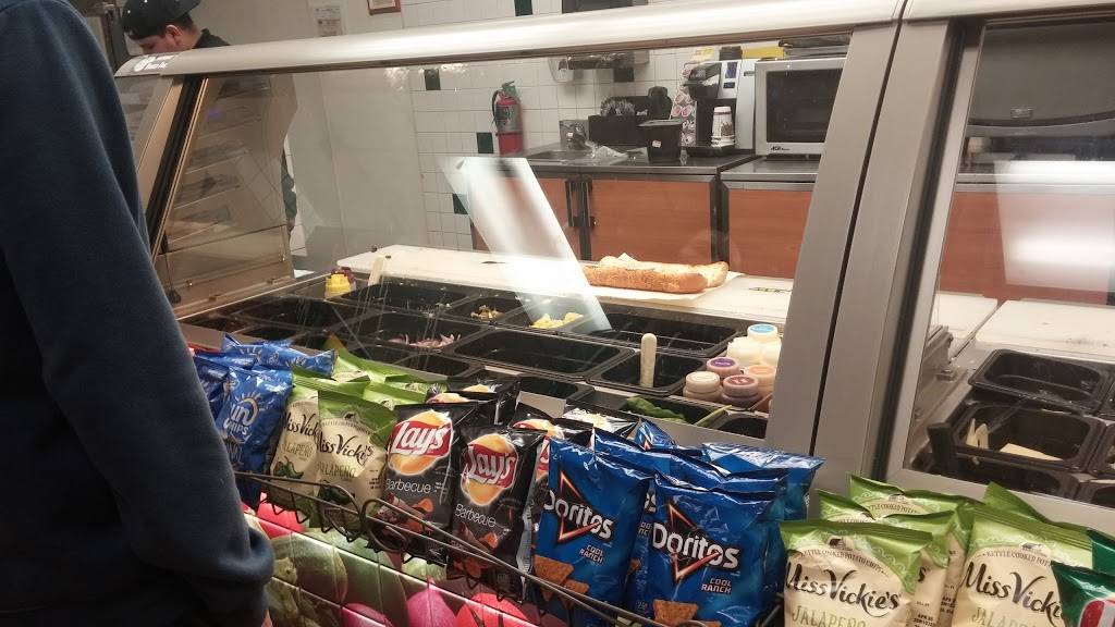 Subway | restaurant | 1398 East Ave, Chico, CA 95926, USA | 5308948757 OR +1 530-894-8757