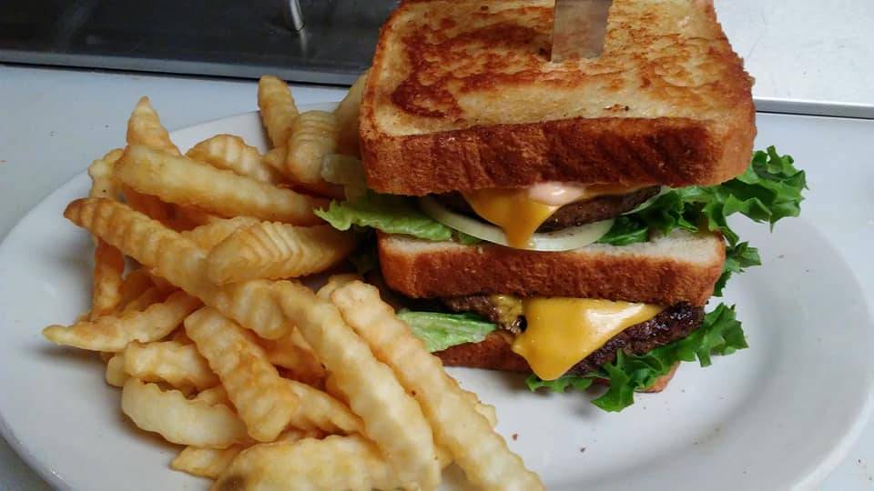 Montrose Sandbar | restaurant | 19 Main St, Montrose, IA 52639, USA | 3194637293 OR +1 319-463-7293