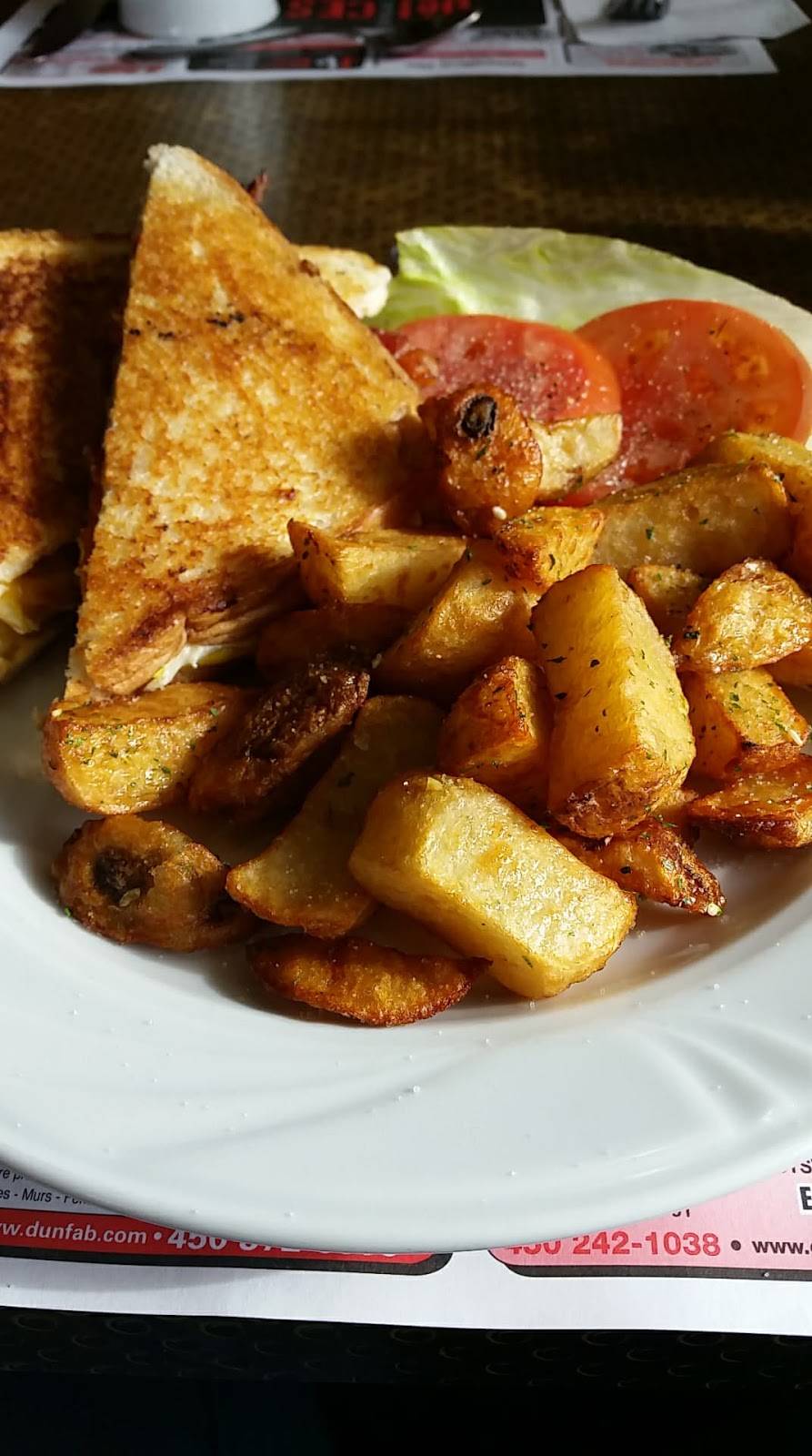 Les Délices du Village | restaurant | 645A Rue Principale, Saint-Joachim-de-Shefford, QC J0E 2G0, Canada | 4505391010 OR +1 450-539-1010