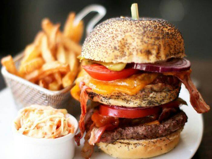 Union Burger | restaurant | 4188 Living Arts Dr #1, Mississauga, ON L5B 0H7, Canada | 9052764695 OR +1 905-276-4695