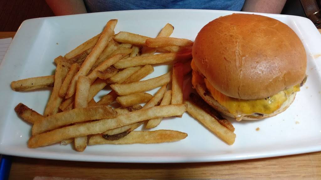 Applebees Grill + Bar | restaurant | 630 Suburban Dr, Newark, DE 19711, USA | 3027387230 OR +1 302-738-7230