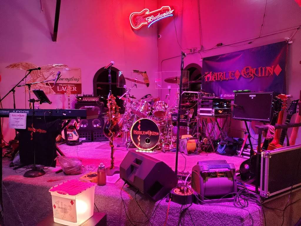 Mad Hippo Saloon | restaurant | 2948 Vineland Rd, Kissimmee, FL 34746, USA | 4074796881 OR +1 407-479-6881