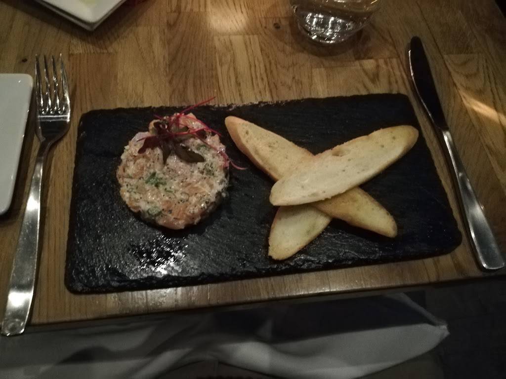 Bistro Fernand | restaurant | 2 Place du Marché, Beauharnois, QC J6N 2S1, Canada | 4503953939 OR +1 450-395-3939