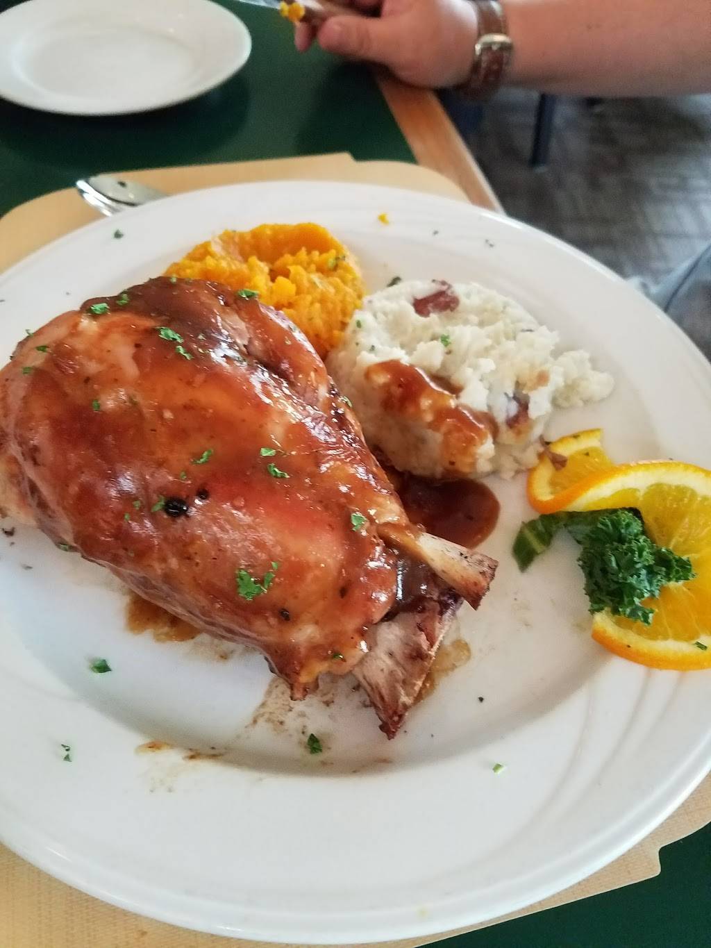 Hideaway Restaurant & Pub | restaurant | 19 Halls Rd, Old Lyme, CT 06371, USA | 8604341455 OR +1 860-434-1455