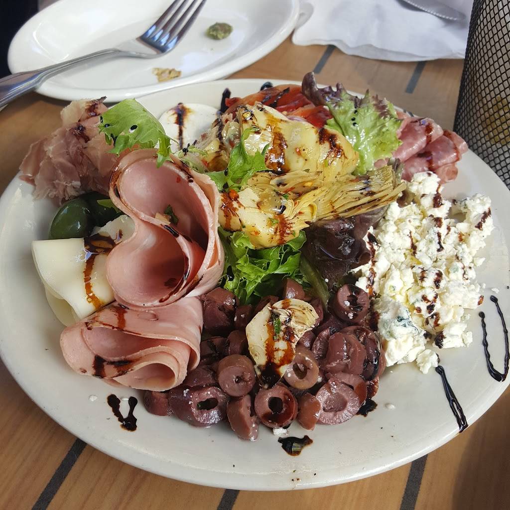 Paninis On The Waterfront | meal takeaway | 926 Bay St, Beaufort, SC 29902, USA | 8433790300 OR +1 843-379-0300