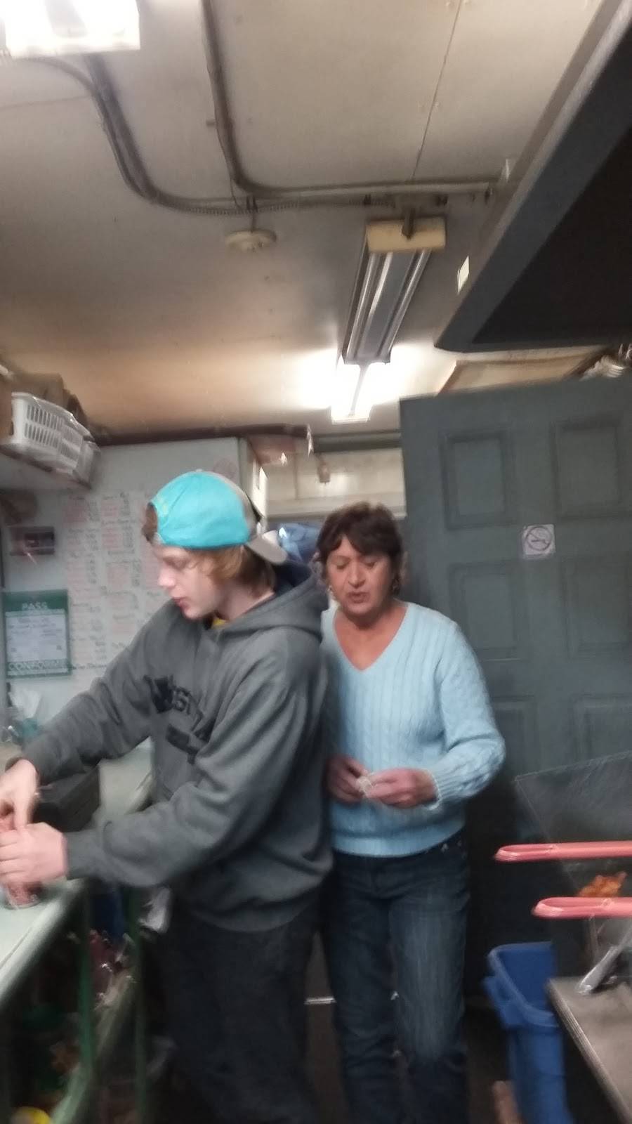 La Patate Du Coin | restaurant | 1299 Labrosse St, St-Eugène, ON K0B 1P0, Canada | 6136741616 OR +1 613-674-1616