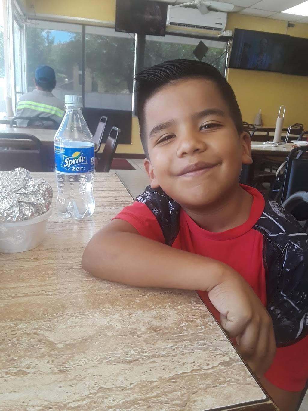 Pollo Regio | restaurant | 2901 Fredericksburg Rd, San Antonio, TX 78201, USA | 2107859717 OR +1 210-785-9717