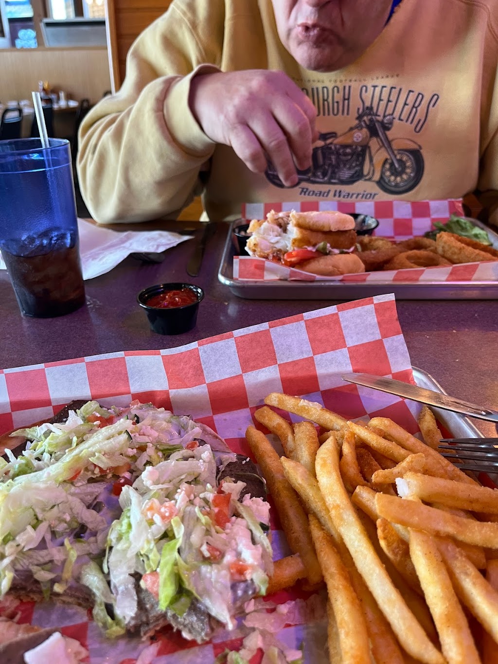 West Ave Tavern | restaurant | 67 West Ave, Tallmadge, OH 44278, USA | 3306302888 OR +1 330-630-2888