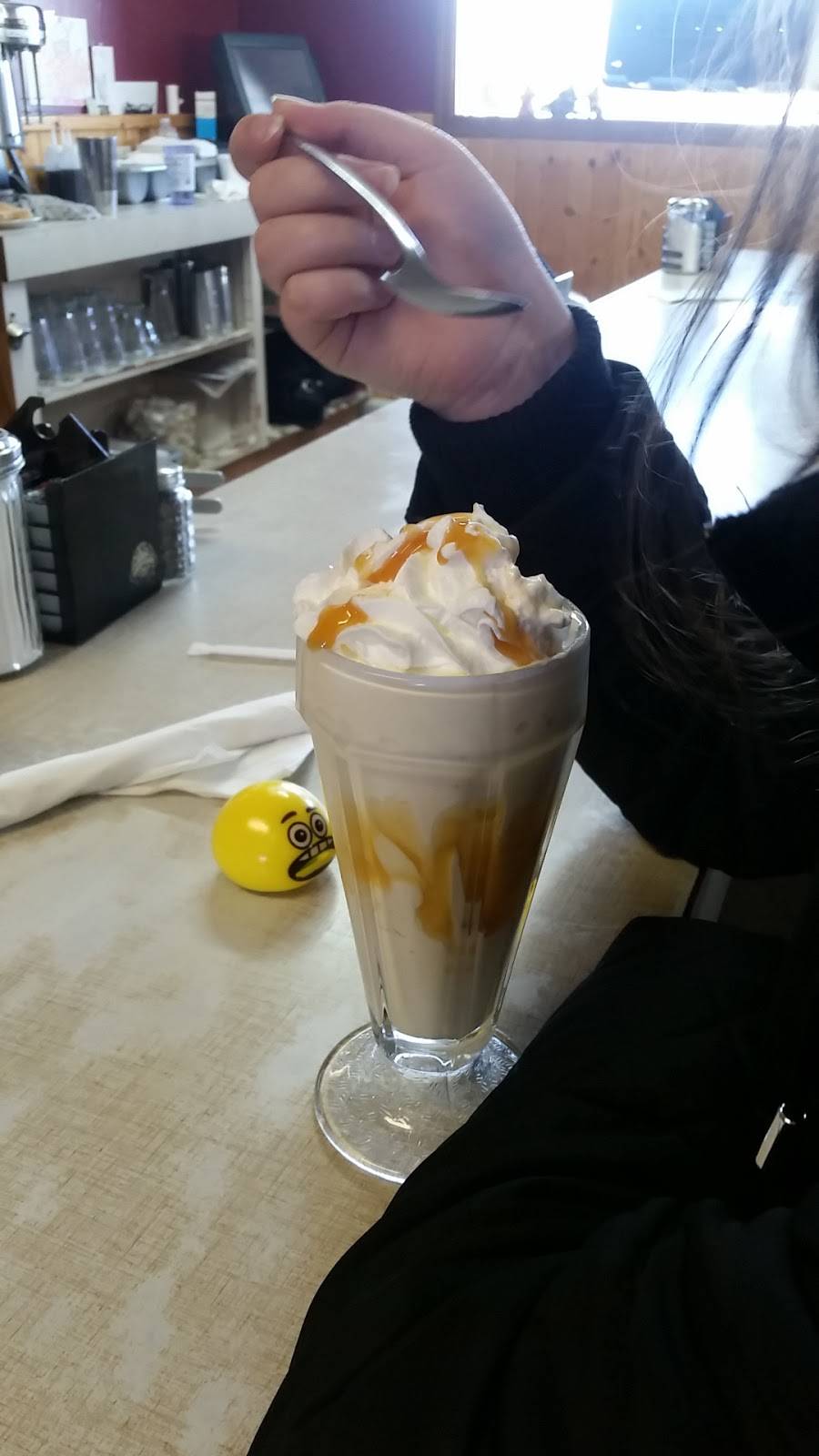 Bradkes Family Restaurant | restaurant | 1022 Main St, Neenah, WI 54956, USA | 9207223706 OR +1 920-722-3706