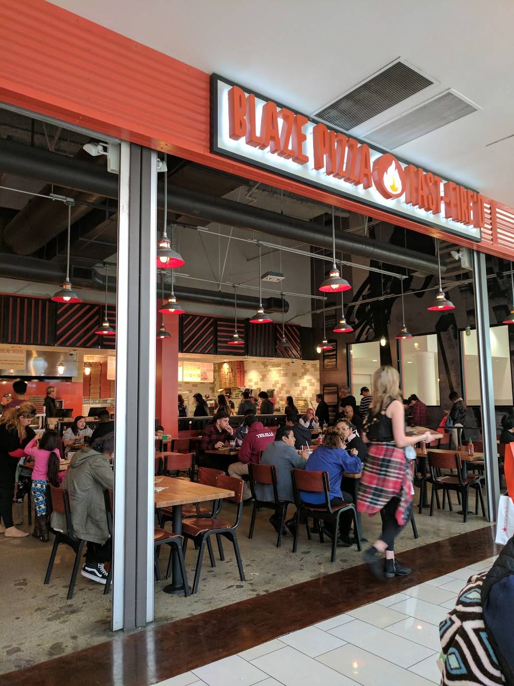 Blaze Pizza | meal takeaway | Glendale Galleria, 100 W Broadway, Glendale, CA 91210, USA | 8184950573 OR +1 818-495-0573