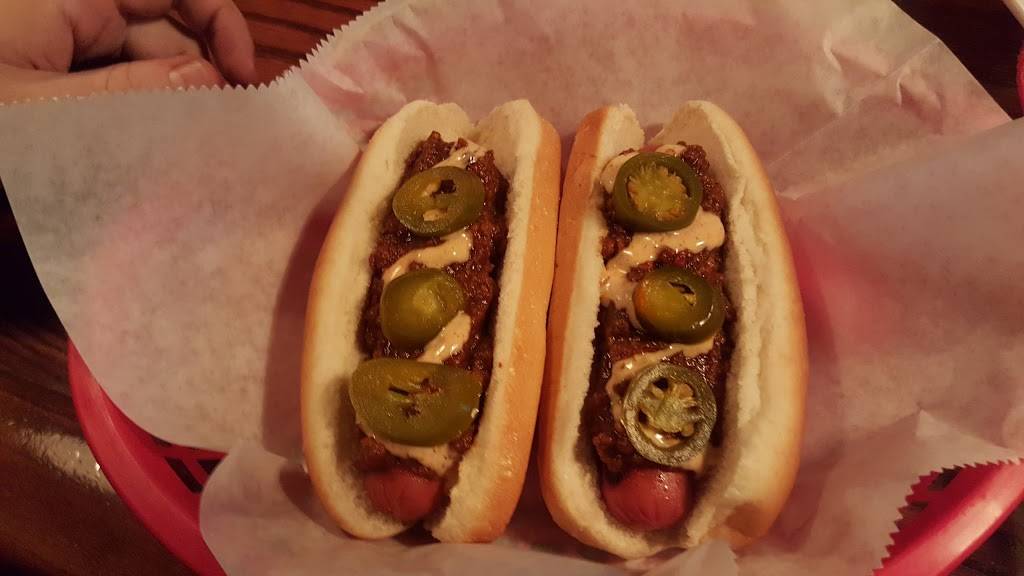 Town Hill Tavern | restaurant | 998 Willey St, Morgantown, WV 26505, USA | 3042848104 OR +1 304-284-8104