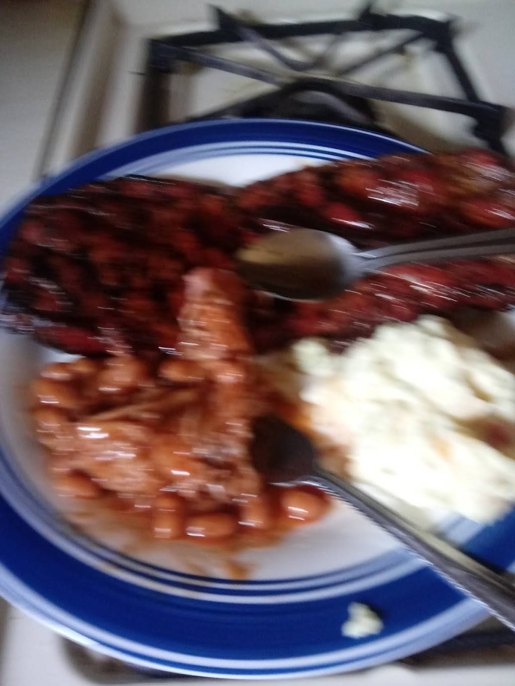 Big Daddys BBQ | restaurant | 300 S Wood River Ave, East Alton, IL 62024, USA | 6185317148 OR +1 618-531-7148