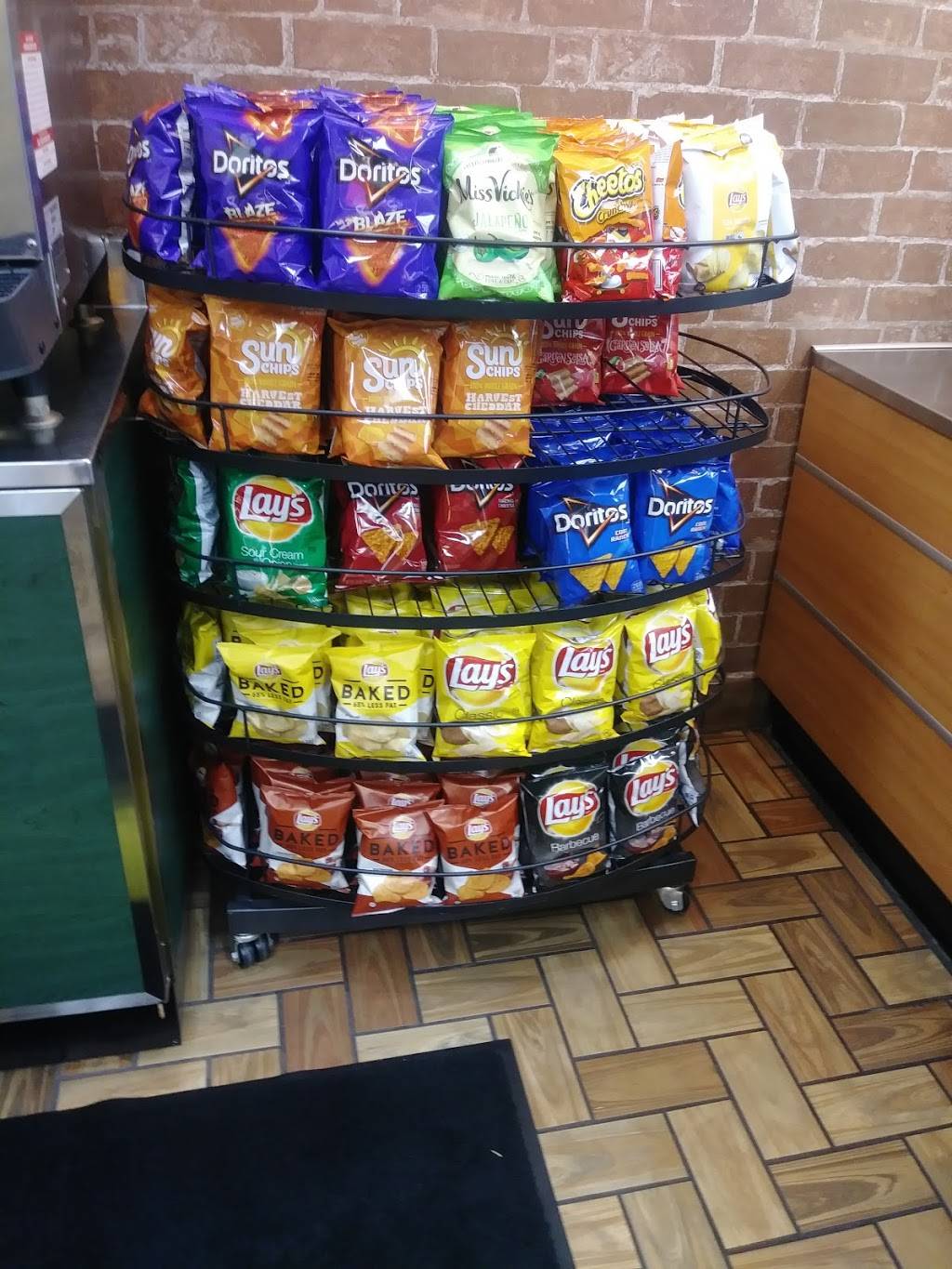 Subway | meal takeaway | 5820 Ridgewood Rd, Jackson, MS 39211, USA | 6019775388 OR +1 601-977-5388