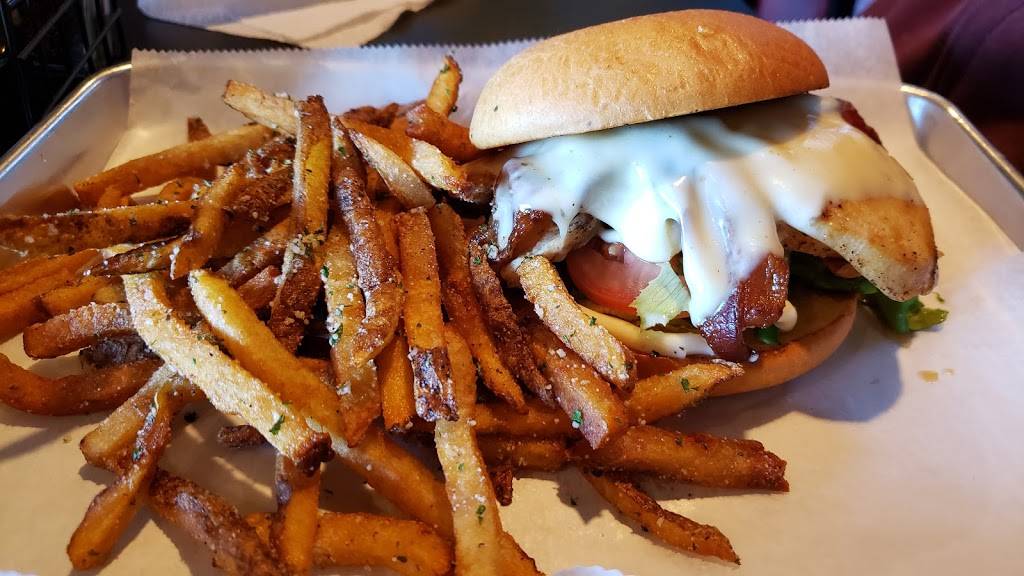 The Lucky Rooster | restaurant | 5234 Saundersville Rd, Old Hickory, TN 37138, USA | 6157540263 OR +1 615-754-0263