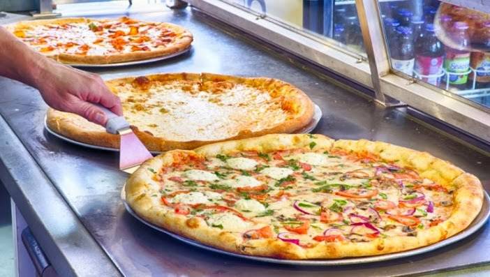 Upper Crust Pizza | meal delivery | 606 Market St # 160, Kissimmee, FL 34747, USA | 4075661221 OR +1 407-566-1221