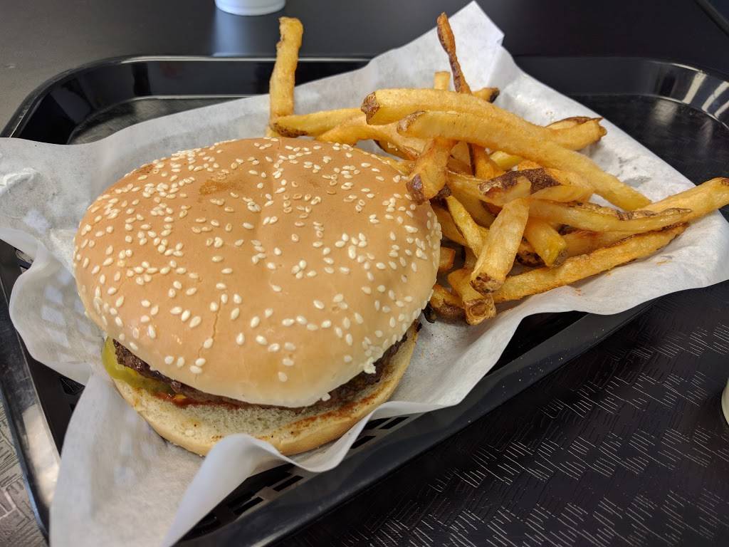 Luckys Burgers & Shakes | restaurant | 13849 N 19th Ave, Phoenix, AZ 85023, USA | 6023145214 OR +1 602-314-5214