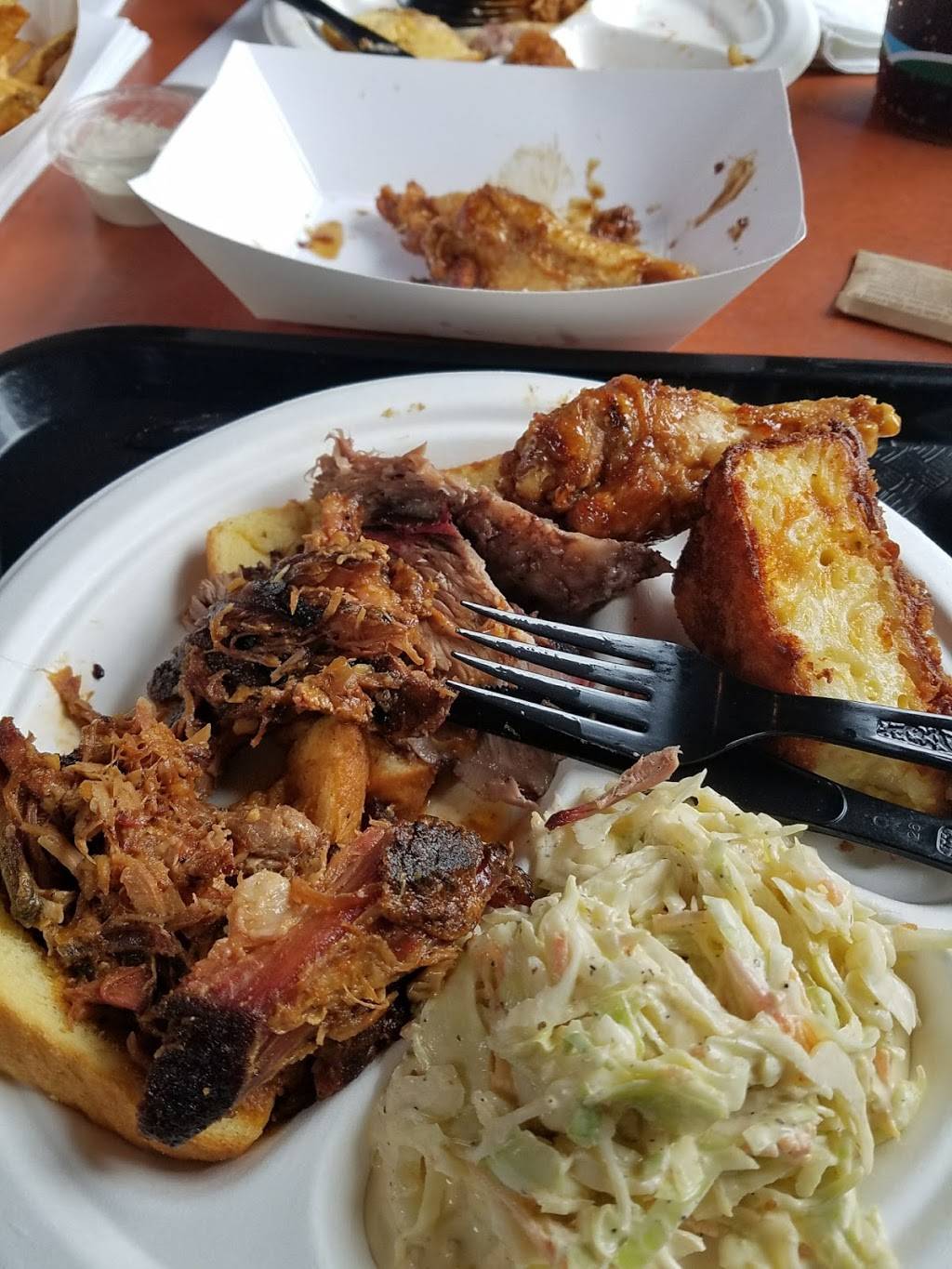 Townline BBQ | restaurant | 3593 Montauk Hwy, Sagaponack, NY 11962, USA | 6315372271 OR +1 631-537-2271