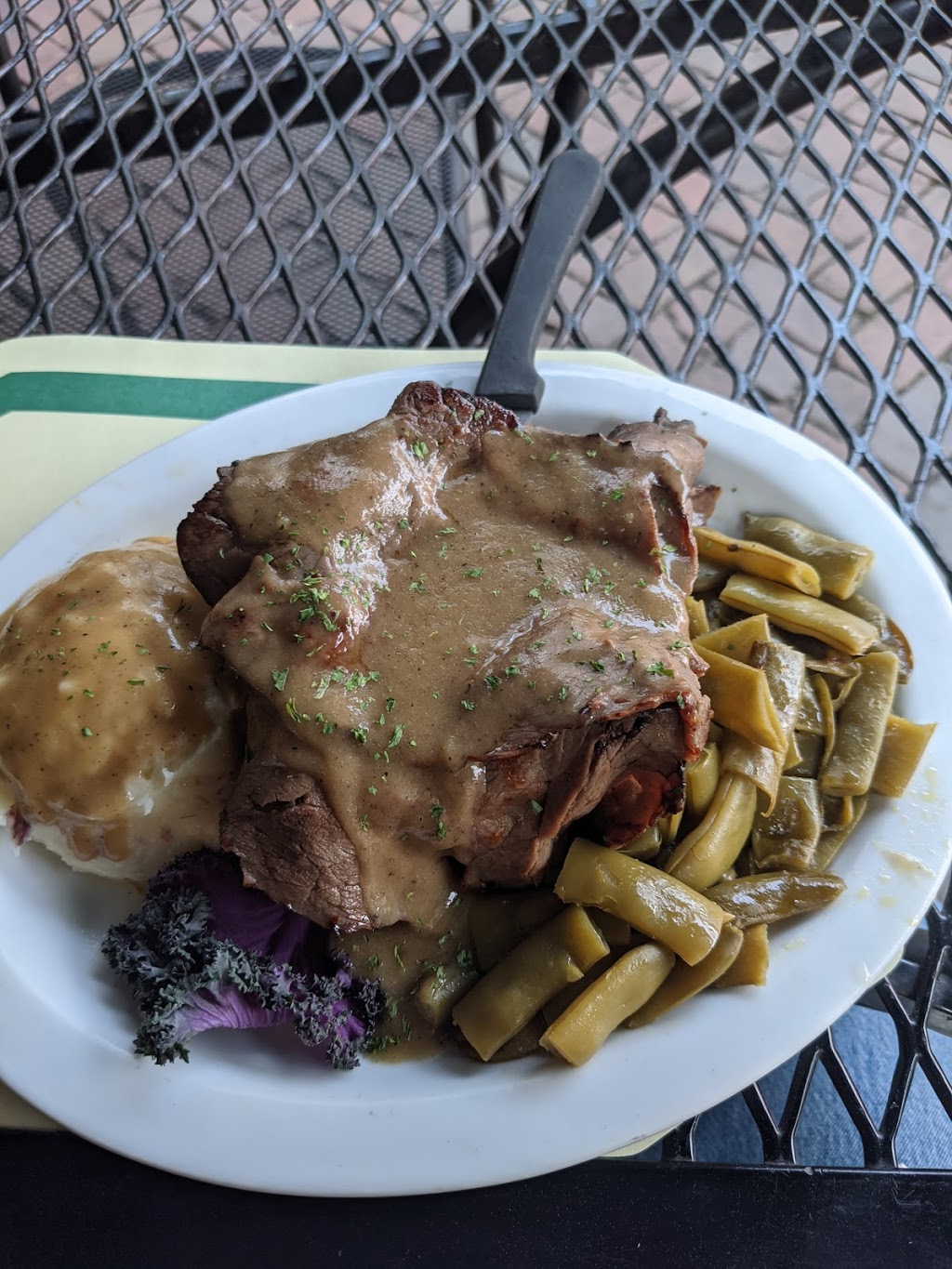 Six Pence Pub | restaurant | 245 Bull St, Savannah, GA 31401, USA | 9122333156 OR +1 912-233-3156