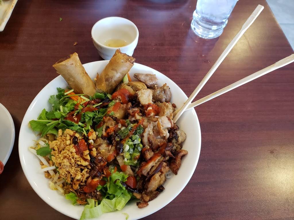 Thang Long Thai & Vietnamese | restaurant | 27641 John R Rd, Madison Heights, MI 48071, USA | 2485476763 OR +1 248-547-6763