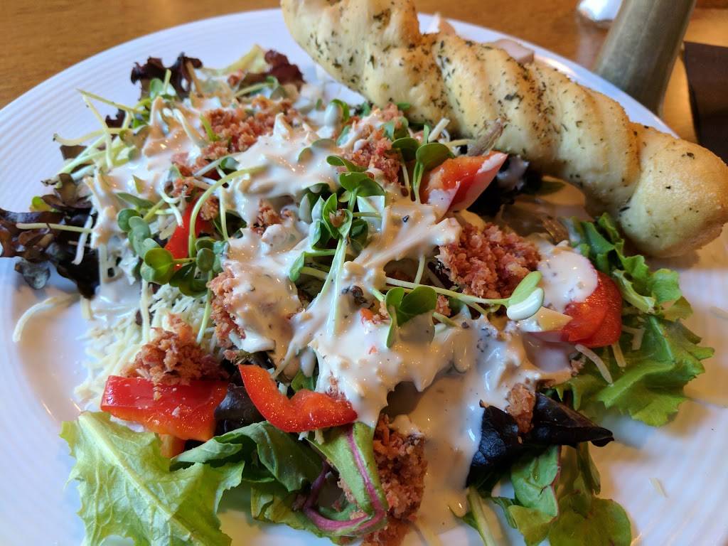 Piggys | night club | 501 Front St S, La Crosse, WI 54601, USA | 6087844877 OR +1 608-784-4877